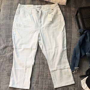 Judy Blue Capris. White denim